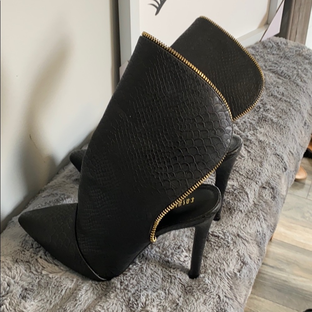Black gold zipper heel from Fashionova